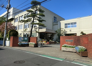 川口市立戸塚中学校の画像1