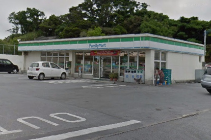 ファミリーマート浦添にしばる店の画像1