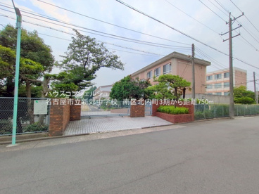 新郊中学校の画像1