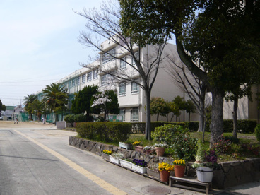 尼崎市立中学校 大庄北中学校の画像1