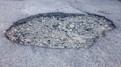 飛行機とニアミスする道の画像4