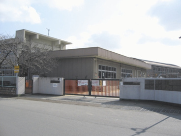 平岡東小学校の画像1