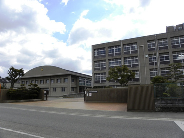 平岡南中学校の画像1
