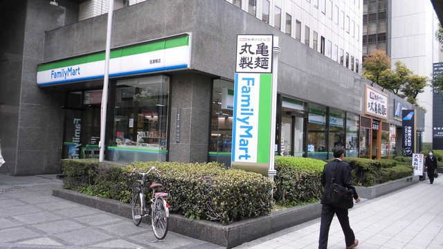 ファミリーマート 信濃橋店の画像