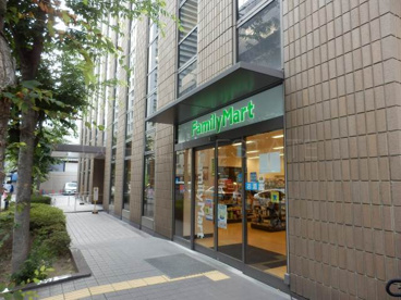 ファミリーマート淀屋橋駅東店の画像1