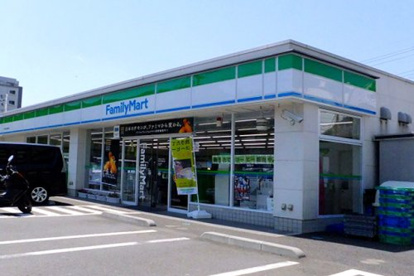 ファミリーマート秀栄多摩落合店の画像1