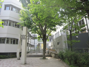 新宿区立落合中学校の画像1