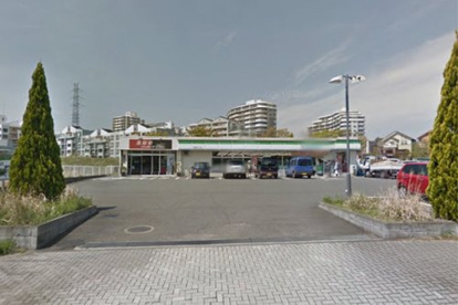 ファミリーマート稲城長峰二丁目店の画像1