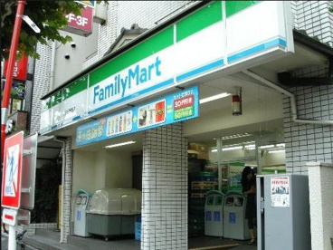 ファミリーマート 大塚三丁目店の画像1