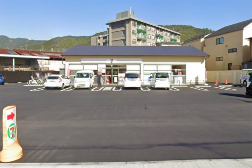 セブンイレブン 醍醐辰己町店の画像
