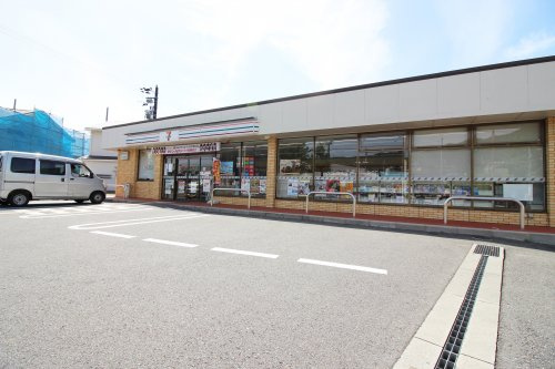 セブンイレブン 醍醐合場町店の画像