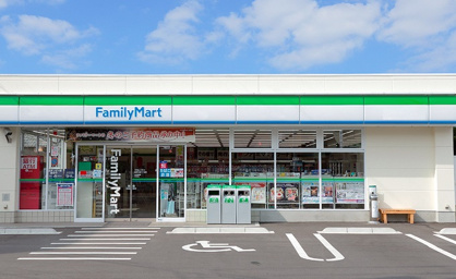 ファミリーマート伏見桃山南店の画像1