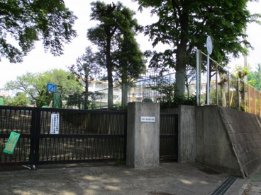 三鷹市立大沢台小学校の画像1