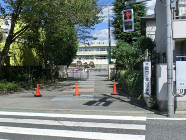三鷹市立高山小学校の画像1