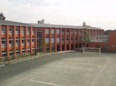 世田谷区立烏山中学校の画像1