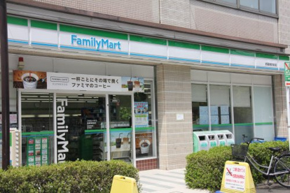 ファミリーマート・武蔵境駅前店の画像1