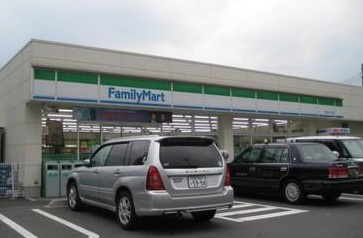 ファミリーマート東瑞江二丁目店の画像1