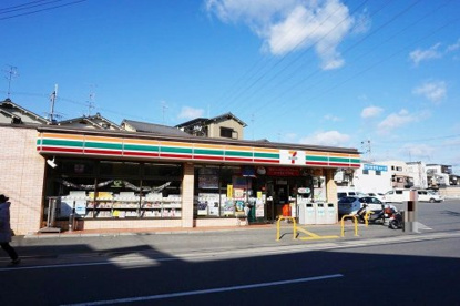 nanacoカードを使ってお買い物をすると、ポイント加盟店でのお買上げ100円(税抜)につき1ポイントが貯まります。
貯まったポイントは電子マネーに交換できます。 セブンイレブン 京都久我森の宮町店の画像1