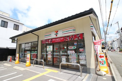 nanacoカードを使ってお買い物をすると、ポイント加盟店でのお買上げ100円(税抜)につき1ポイントが貯まります。
貯まったポイントは電子マネーに交換できます。 セブンイレブン 伏見新町4丁目店の画像1