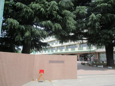 狛江市立緑野小学校の画像1