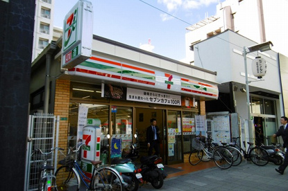 セブンイレブン阪神西宮駅南店の画像1