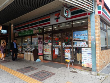 セブンイレブン大阪堀越町店の画像1