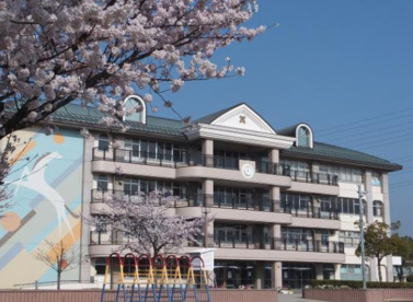 市立出羽小学校の画像1