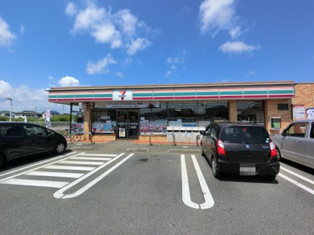 セブンイレブン八街富山店