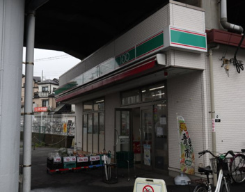 ローソンストア100 市川大野駅前店の画像1