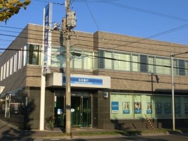 北洋銀行新発寒支店は下手稲通沿いにあります。 北洋銀行新発寒支店の画像1