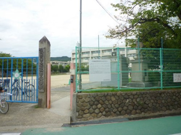 箕面市立箕面小学校の画像1
