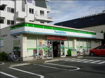 ファミリーマート まるいし祖師谷店