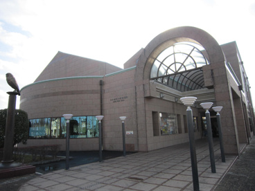牛久市立中央図書館の画像1
