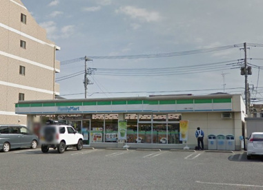 ファミリーマート三園二丁目店の画像1