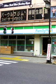 ファミリーマート太子堂三丁目店の画像1