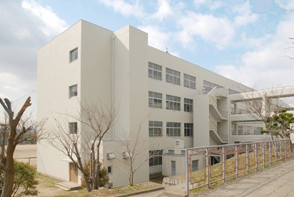 箕面市立第四中学校の画像1