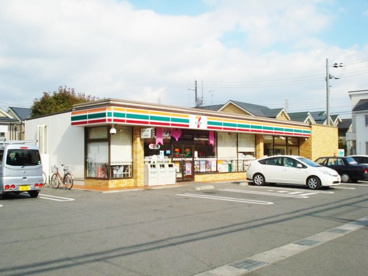 nanacoカードを使ってお買い物をすると、ポイント加盟店でのお買上げ100円(税抜)につき1ポイントが貯まります。
貯まったポイントは電子マネーに交換できます。 セブンイレブン 向日寺戸店の画像1