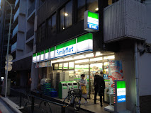 コンビニエンスストア ファミリーマート 西早稲田三丁目店