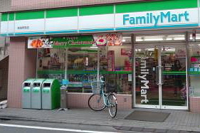 ファミリーマート経堂駅西店の画像1