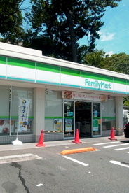 ファミリーマート 用賀の杜店の画像1