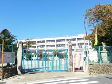 箕面市立箕面小学校の画像1