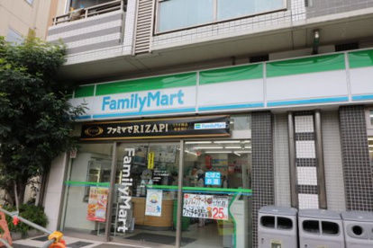 ファミリーマートサンズ市谷柳町店の画像1