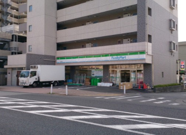  ファミリーマート 鶴川駅西店