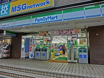 ファミリーマート 菊名駅東口店