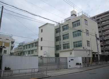 大阪市立堀江中学校の画像1