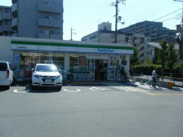 ファミリーマート豊中長興寺店の画像1