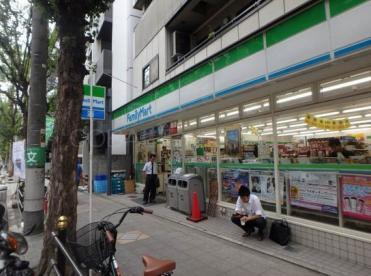 ファミリーマート・釣鐘町店の画像1