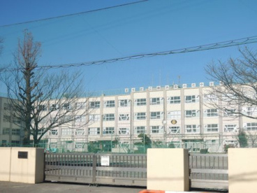 足立区立鹿浜菜の花中学校の画像1