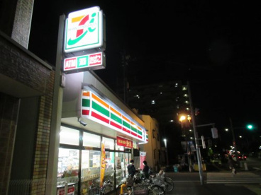 セブンイレブン足立青井駅前店の画像1