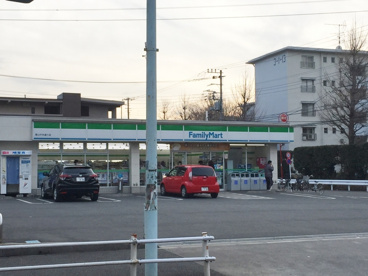 ファミリーマート滝山中央通り店の画像1